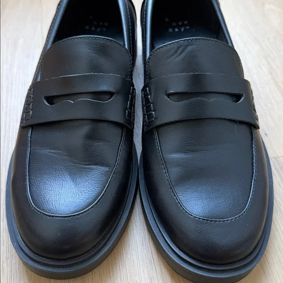 A New Day Women’s Black Loafers – Size 8 - Picture 9 of 10